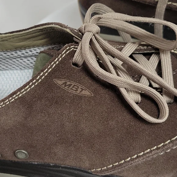 MBT "BARBARA" BROWN SUEDE LEATHER WALKING SHOES, SZ 7.5 - Picture 5 of 9